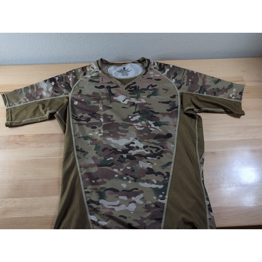 Emersongear Tactical V-neck Base Layer Shirt Men’s Medium Camo Active Gym